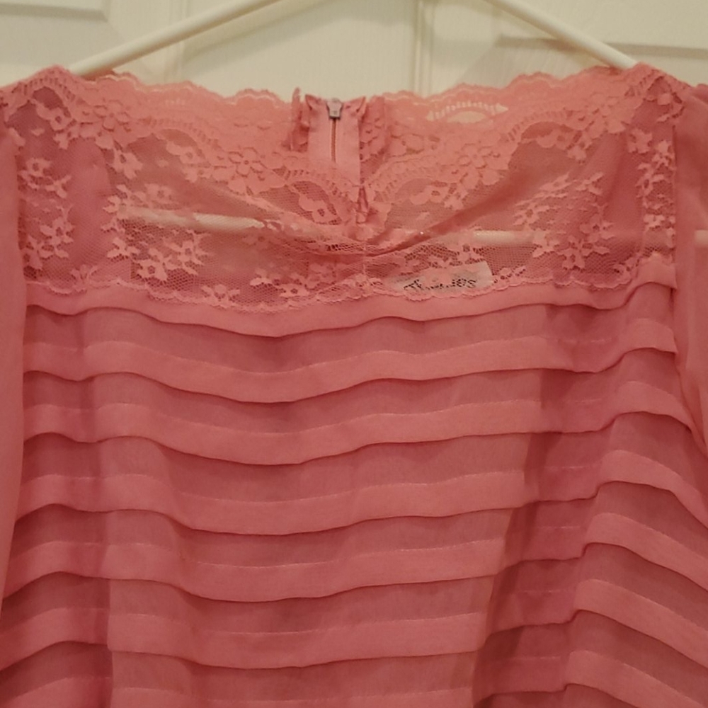 Full length women's lacy dress - Picture 3 of 5